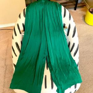 Light & loose Kelly green pants